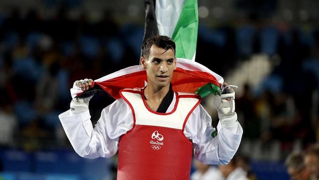 Jordánský taekwondista Ahmad Abughauš slaví zlsto v kategorii do 68 kg. Jordánský taekwondista Ahmad Abughauš slaví zlsto v kategorii do 68 kg.