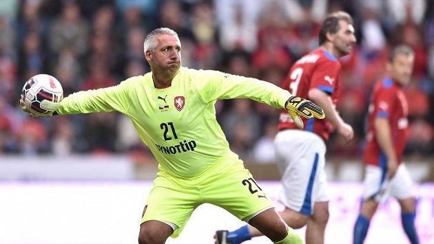 Český brankář Ladislav Maier během reprízy finále evropského šampionátu 1996 s Německem. Český brankář Ladislav Maier během reprízy finále evropského šampionátu 1996 s Německem.