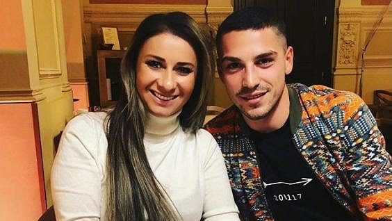 Fotbalová agentka Anamaria Prodan-Reghecampfová (vlevo) s rumunským fotbalistou Nicolaeem Stanciuem. Fotbalová agentka Anamaria Prodan-Reghecampfová (vlevo) s rumunským fotbalistou Nicolaeem Stanciuem.