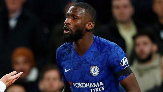 Antonio Rüdiger byl terčem rasistických urážek Antonio Rüdiger byl terčem rasistických urážek