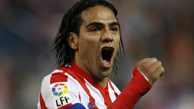 Kolumbijský snajpr Radamel Falcao z Atlétika Madrid se raduje z branky. Kolumbijský snajpr Radamel Falcao z Atlétika Madrid se raduje z branky.
