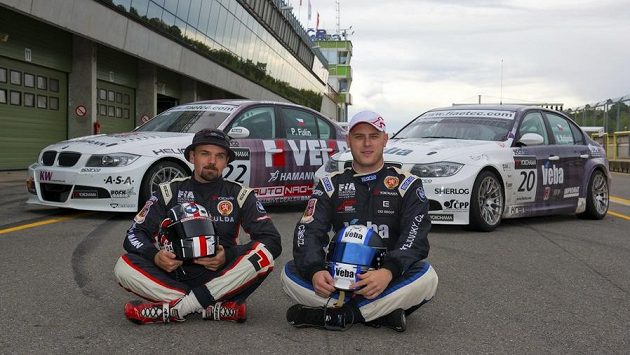 Čeští závodníci Petr Fulín (vlevo) a Michal Matějovský před startem v Brně. Čeští závodníci Petr Fulín (vlevo) a Michal Matějovský před startem v Brně.