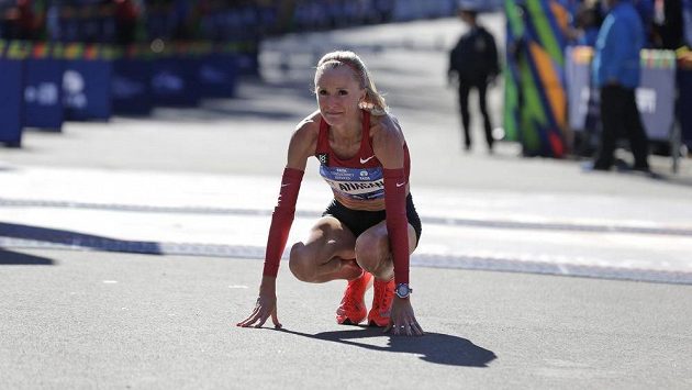 Američanka Shalane Flanagan po loňském newyorském maratonu. Američanka Shalane Flanagan po loňském newyorském maratonu.