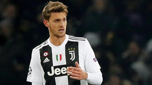 Daniele Rugani z Juventusu je prvním hráčem Serie A pozitivně testovaným na koronavirus. Daniele Rugani z Juventusu je prvním hráčem Serie A pozitivně testovaným na koronavirus.