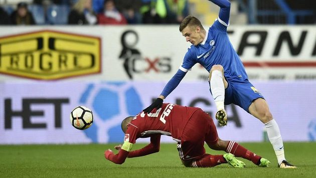 Liberecký útočník Martin Graiciar (vpravo) v ligovém zápase proti Olomouci. Liberecký útočník Martin Graiciar (vpravo) v ligovém zápase proti Olomouci.