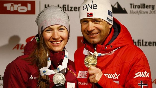 Úspěšní biatlonoví manželé Darja Domračevová a Ole Einar Björndalen. Úspěšní biatlonoví manželé Darja Domračevová a Ole Einar Björndalen.
