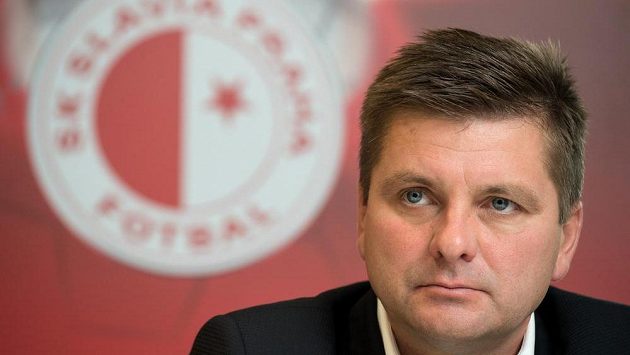 Trenér Slavie Praha Dušan Uhrin mladší už zná soupeře pro 2. předkolo EL. Trenér Slavie Praha Dušan Uhrin mladší už zná soupeře pro 2. předkolo EL.
