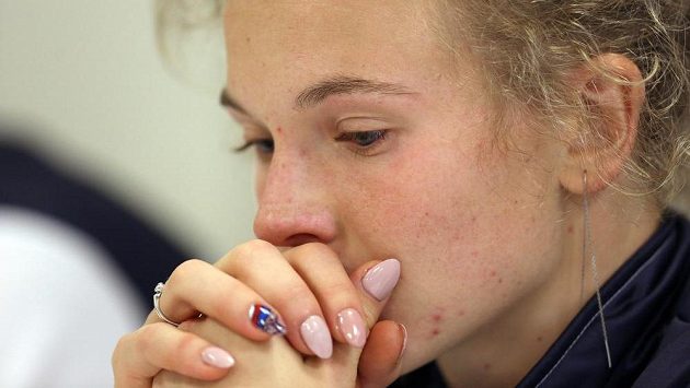 Kateřina Siniaková na tiskové konferenci po prohraném zápase. Kateřina Siniaková na tiskové konferenci po prohraném zápase.