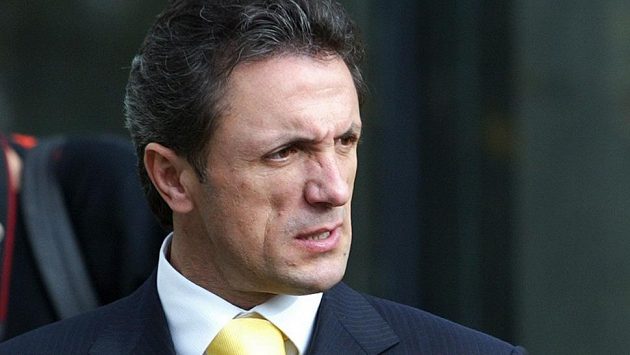 Gheorghe Popescu, někdejší vynikající rumunský obránce, skončil za mřížemi. Gheorghe Popescu, někdejší vynikající rumunský obránce, skončil za mřížemi.