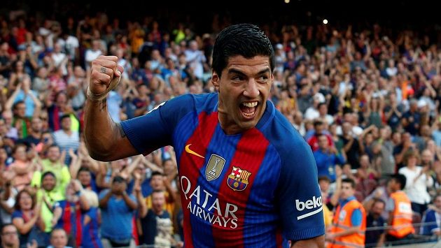 Barcelonský útočník Luis Suárez vstřelil v prvním duelu La Ligy hattrick. Barcelonský útočník Luis Suárez vstřelil v prvním duelu La Ligy hattrick.