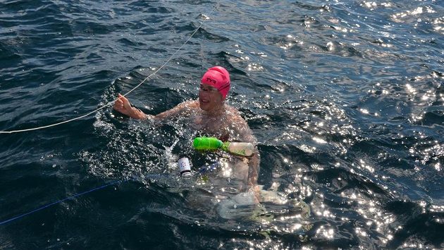 Abhejali Bernardová přeplavala 15. srpna 34 kilometrů dlouhý Severní kanál mezi Irskem a Skotskem. Abhejali Bernardová přeplavala 15. srpna 34 kilometrů dlouhý Severní kanál mezi Irskem a Skotskem.