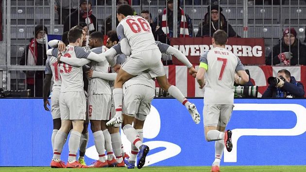 Radost fotbalistů Liverpoolu Radost fotbalistů Liverpoolu