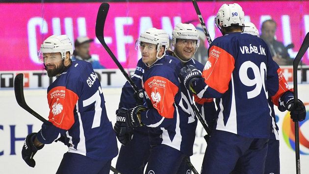 Radost plzeňských hokejistů po brance Milana Gulaše v utkání Ligy mistrů. Radost plzeňských hokejistů po brance Milana Gulaše v utkání Ligy mistrů.