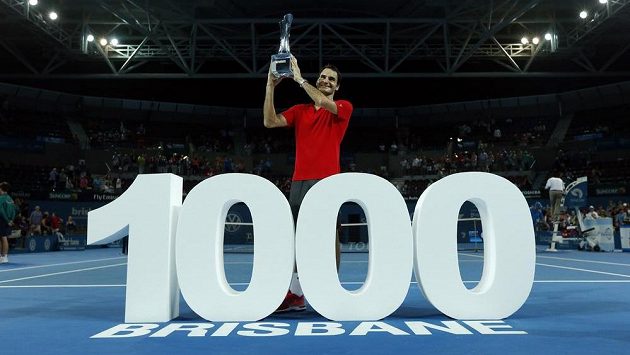 Roger Federer slaví triumf v Brisbane. Roger Federer slaví triumf v Brisbane.