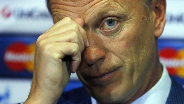 Zadumaný trenér Manchesteru United David Moyes. Zadumaný trenér Manchesteru United David Moyes.