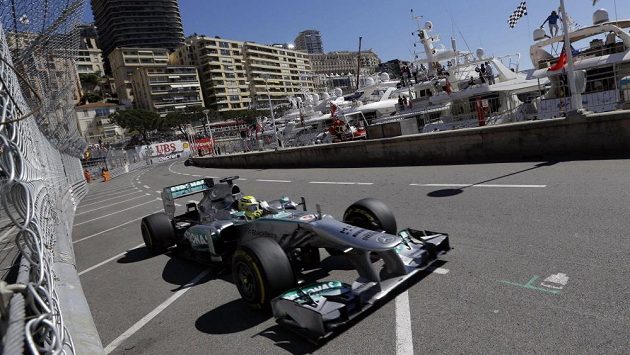 Pilot Mercedesu Nico Rosberg při měřeném tréninku na Velkou cenu Monaka vozů formule 1. Pilot Mercedesu Nico Rosberg při měřeném tréninku na Velkou cenu Monaka vozů formule 1.