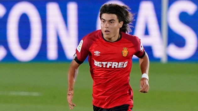 Luka Romero z Mallorcy se startem proti Realu Madrid stal nejmladším debutantem v celé pětce elitních evropských soutěží. Luka Romero z Mallorcy se startem proti Realu Madrid stal nejmladším debutantem v celé pětce elitních evropských soutěží.