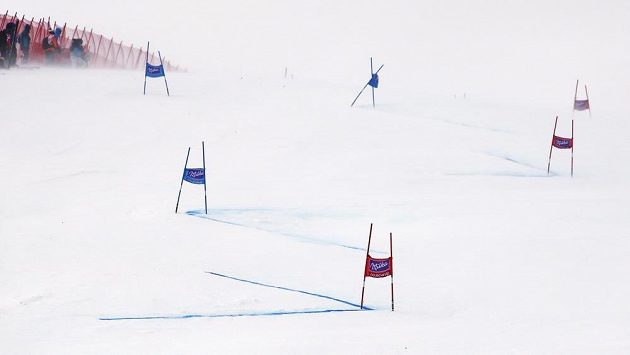 Vítr překazil závod Světového poháru v Courchevelu. Vítr překazil závod Světového poháru v Courchevelu.