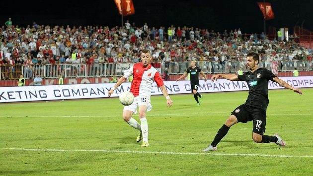 Michal Ďuriš (vpravo) z Plzně střílí gól na hřišti Vojvodiny Novi Sad. Michal Ďuriš (vpravo) z Plzně střílí gól na hřišti Vojvodiny Novi Sad.