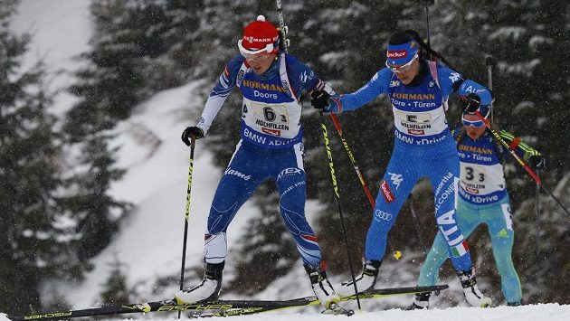 Veronika Vítková (vlevo) při štafetě na MS Veronika Vítková (vlevo) při štafetě na MS