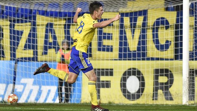 Jakub Kolář ze Zlína se raduje z vítězného gólu v utkání proti Olomouci. Jakub Kolář ze Zlína se raduje z vítězného gólu v utkání proti Olomouci.