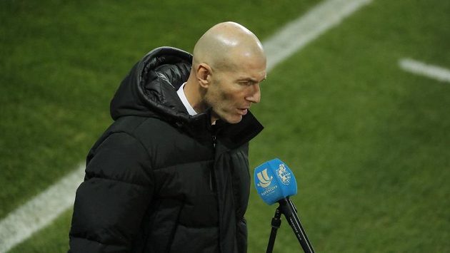 Trenér fotbalistů Realu Madrid Zinédine Zidane po senzačním vyřazení v poháru. Trenér fotbalistů Realu Madrid Zinédine Zidane po senzačním vyřazení v poháru.