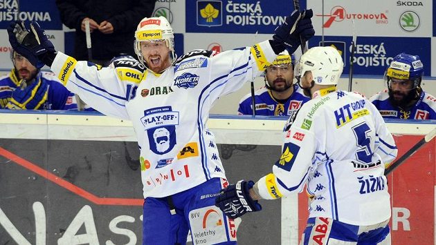 Libor Pivko (vlevo) nebude od příští sezóny hrát za Brno, vrací se totiž do Pardubic. Libor Pivko (vlevo) nebude od příští sezóny hrát za Brno, vrací se totiž do Pardubic.