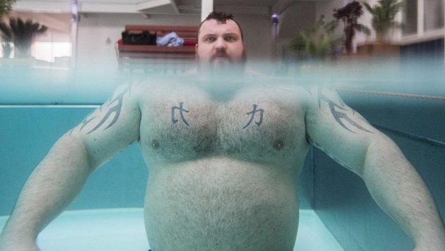 Eddie Hall vyhrál v Bostwaně a může se hrdě prohlásit za nejsilnějšího muže světa. Eddie Hall vyhrál v Bostwaně a může se hrdě prohlásit za nejsilnějšího muže světa.