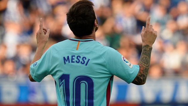 Barcelonský Lionel Messi sice v ligovém utkání proti Deportivu Alavés nedal penaltu, pak ale dvěma góly rozhodl o výhře favorita. Barcelonský Lionel Messi sice v ligovém utkání proti Deportivu Alavés nedal penaltu, pak ale dvěma góly rozhodl o výhře favorita.