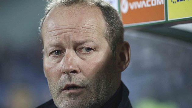 Nizozemský kouč Danny Blind při utkání s Bulharskem. Nizozemský kouč Danny Blind při utkání s Bulharskem.