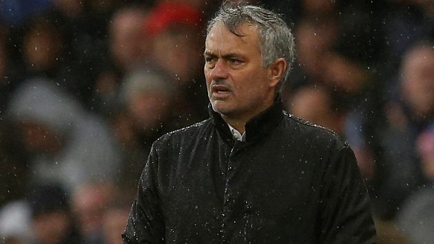 Manažer Manchesteru United José Mourinho musel překousnout porážku svých svěřenců na hřišti Huddersfieldu. Manažer Manchesteru United José Mourinho musel překousnout porážku svých svěřenců na hřišti Huddersfieldu.
