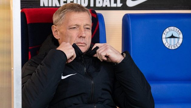 Trenér Sparty Praha Zdeněk Ščasný během utkání na stadionu U Nisy v Liberci. Trenér Sparty Praha Zdeněk Ščasný během utkání na stadionu U Nisy v Liberci.
