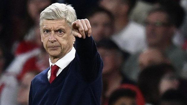 Trenér Arsenalu Arséne Wenger během zápasu s Chelsea. Trenér Arsenalu Arséne Wenger během zápasu s Chelsea.