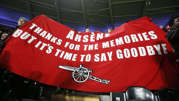 „Arséne, díky za vzpomínky, ale je čas se rozloučit,“ vzkazují fanoušci Arsenalu kouči Wengerovi. „Arséne, díky za vzpomínky, ale je čas se rozloučit,“ vzkazují fanoušci Arsenalu kouči Wengerovi.