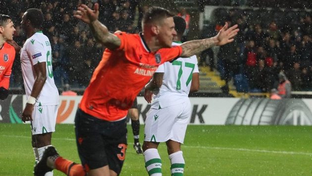 Slovenský fotbalový obránce Martin Škrtel je prý v hledáčku pražské Sparty. Pokud klub neudrží stopera Dávida Hancka, mohl by angažovat jeho zkušenějšího krajana. Slovenský fotbalový obránce Martin Škrtel je prý v hledáčku pražské Sparty. Pokud klub neudrží stopera Dávida Hancka, mohl by angažovat jeho zkušenějšího krajana.