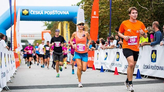 RunTour má běžecké dostaveníčko tentokrát v Olomouci. V sobotu začne další závod s časem. RunTour má běžecké dostaveníčko tentokrát v Olomouci. V sobotu začne další závod s časem.