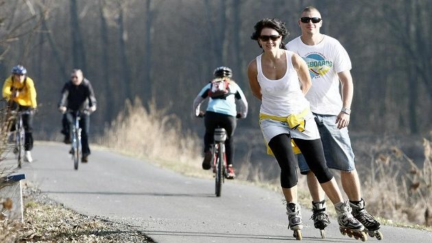 Brusle? Může být. A zítra zase kecky a běžíme. Brusle? Může být. A zítra zase kecky a běžíme.
