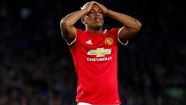 Fotbalista Manchesteru United Anthony Martial je zklamaný. Zahodil velkou šanci a favorit prohrál na půdě Brightonu. Fotbalista Manchesteru United Anthony Martial je zklamaný. Zahodil velkou šanci a favorit prohrál na půdě Brightonu.