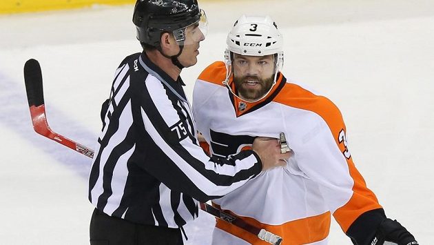 Český obránce Radko Gudas bývá kritizován za příliš tvrdou hru. Český obránce Radko Gudas bývá kritizován za příliš tvrdou hru.