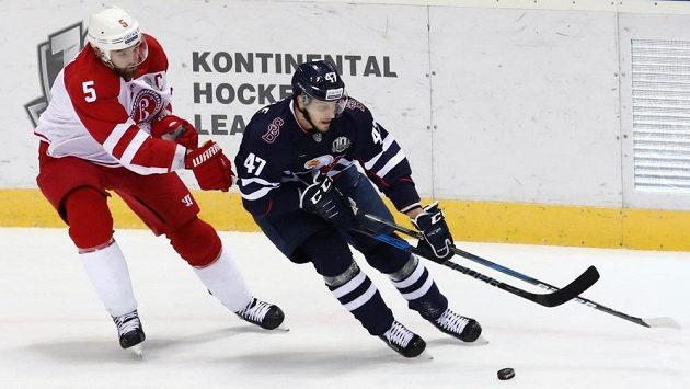 Český hokejový útočník Jan Buchtele se konečně trefil v dresu Slovanu Bratislava v KHL. Český hokejový útočník Jan Buchtele se konečně trefil v dresu Slovanu Bratislava v KHL.