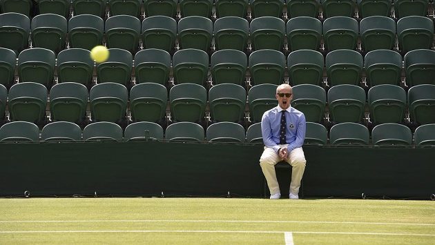 Lajnový rozhodčí ve Wimbledonu. Lajnový rozhodčí ve Wimbledonu.