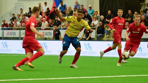 Kolumbijský záložník Andres Mauricio Rodriguez v zápase s českým týmem. Kolumbijský záložník Andres Mauricio Rodriguez v zápase s českým týmem.