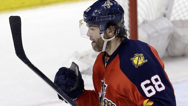 Jaromír Jágr slaví svůj 742. gól v NHL. Jaromír Jágr slaví svůj 742. gól v NHL.