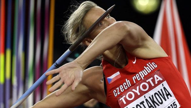 Česká oštěpařka Barbora Špotáková při závodě oštěpařek na mistrovství světa v atletice v Pekingu. Česká oštěpařka Barbora Špotáková při závodě oštěpařek na mistrovství světa v atletice v Pekingu.