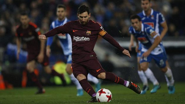 Hvězdný Lionel Messi jako penaltový exekutor tentokrát selhal. Hvězdný Lionel Messi jako penaltový exekutor tentokrát selhal.