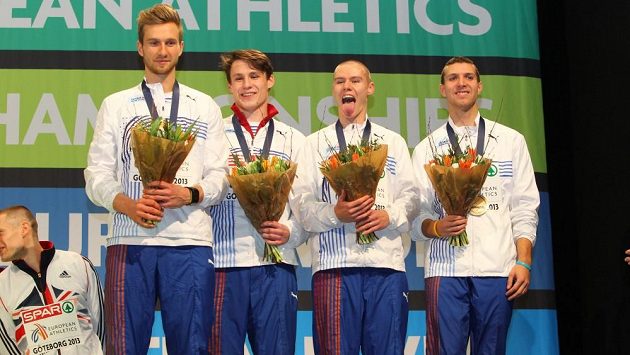 Šťastní čeští bronzoví medailisté: zleva Josef Prorok, Daniel Němeček, Pavel Maslák a Petr Lichý. Šťastní čeští bronzoví medailisté: zleva Josef Prorok, Daniel Němeček, Pavel Maslák a Petr Lichý.