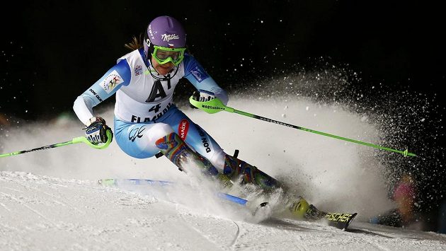 Šárka Strachová na trati slalomu Světového poháru ve Flachau. Šárka Strachová na trati slalomu Světového poháru ve Flachau.