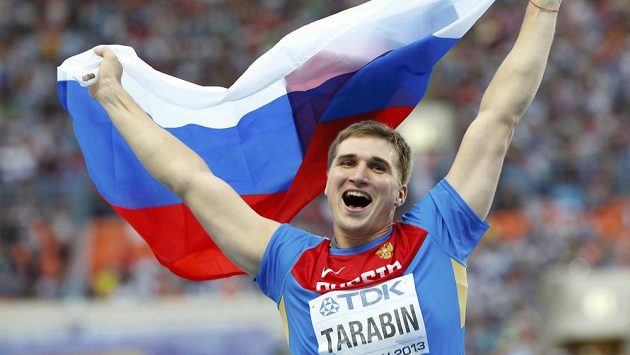 Ruský oštěpař Dmitrij Tarabin se raduje z bronzové medaile z domácího mistrovství světa. Ruský oštěpař Dmitrij Tarabin se raduje z bronzové medaile z domácího mistrovství světa.