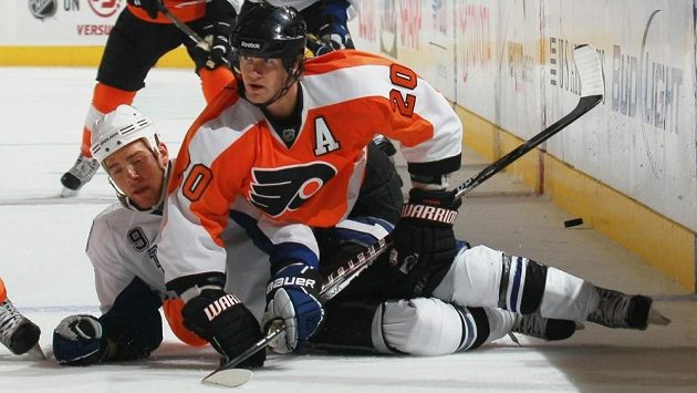 Chris Pronger (20) naposledy oblékal dres Philadelphie. Chris Pronger (20) naposledy oblékal dres Philadelphie.