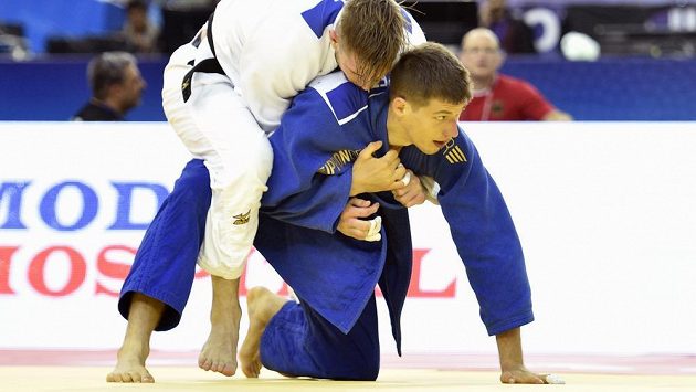 Český judista Ivan Petr (v modrém) v utkání váhy do 81 kilogramů s Dominicem Resselem z Německa na mistrovství světa v judu. Český judista Ivan Petr (v modrém) v utkání váhy do 81 kilogramů s Dominicem Resselem z Německa na mistrovství světa v judu.